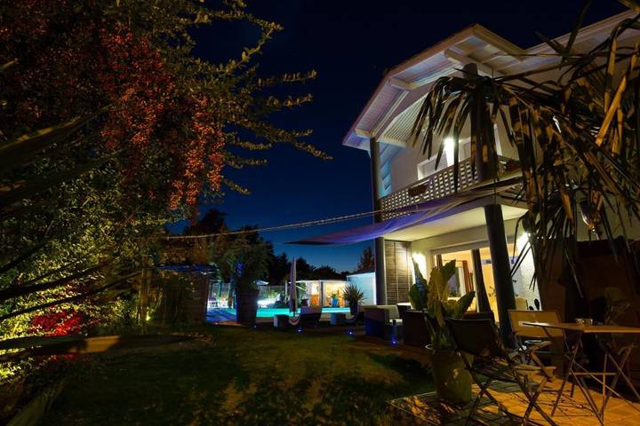 Chambre d’hôte pour 2 personnes, avec Terrasse ainsi que Jardin et Piscine