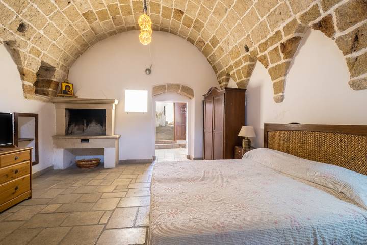 Entire apartment, Apartment 'Panaka - Bottega Dello Speziale' with Private Terrace and Air Conditioning in Corigliano d'Otranto, Lecce Province