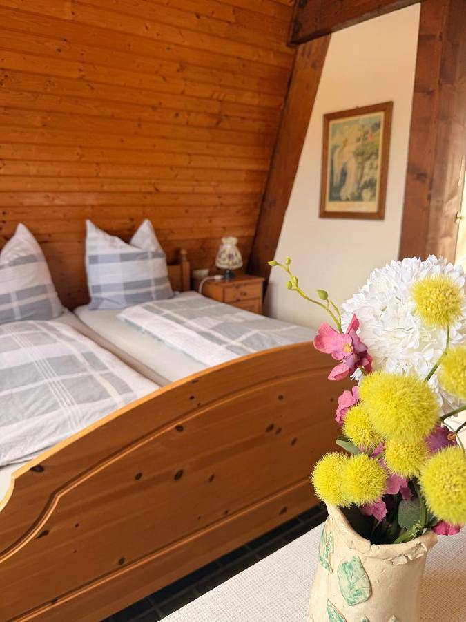 Ferienwohnung für 3 Personen, mit Terrasse und Garten sowie Ausblick in Sonnenbühl