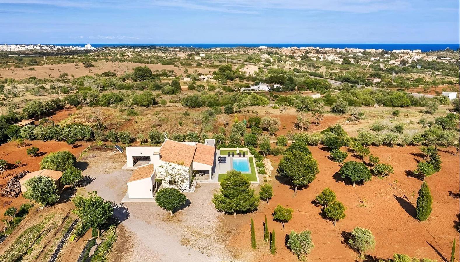 Modernes Haus in Meeresnähe in Cala Mendia, Manacor