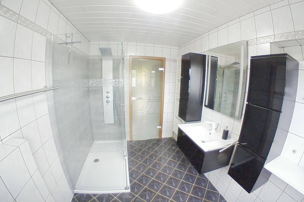 Ganze Wohnung, Ruhige - moderne - Fw - mit vielen Freizeitangeboten im Erlebnis-& Kulturbereich in Balve, Sorpesee