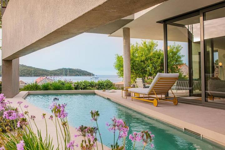 Villa für 8 Personen, mit Ausblick und Pool sowie Sauna und Garten auf Vis