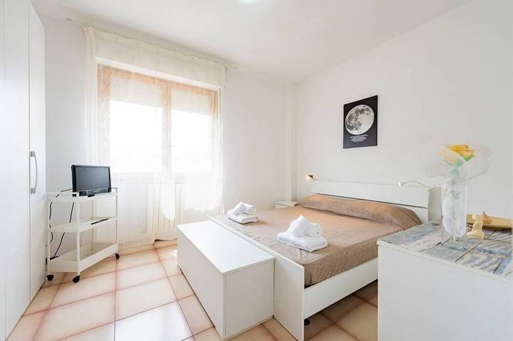 Appartamento intero, GuestHost - Lovely Flat 100m from Sea with Terrace in Francavilla al Mare, Provincia di Chieti