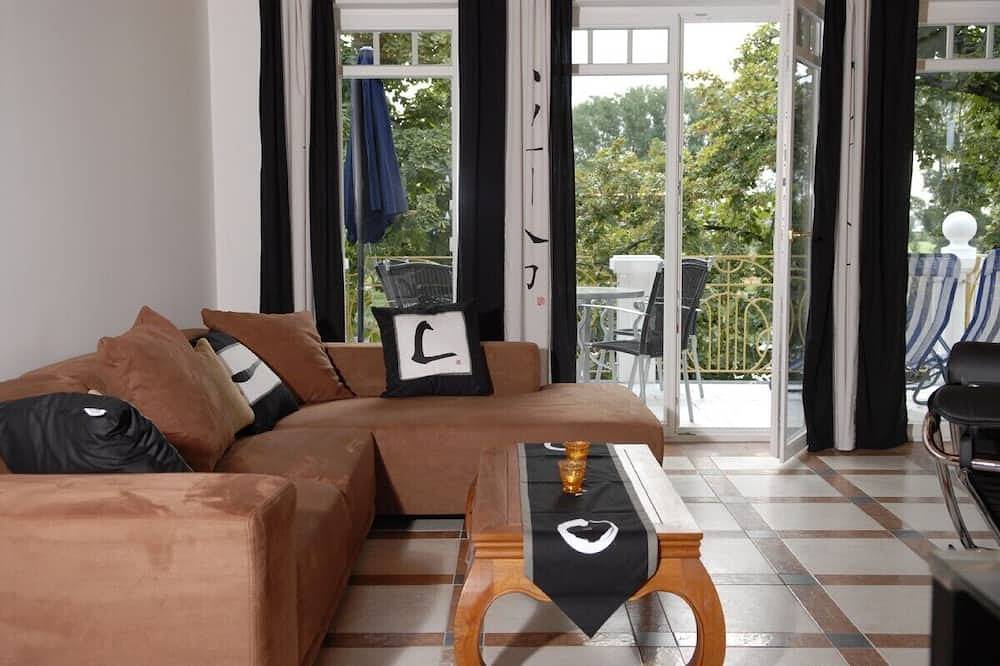 Entire apartment, Apartment for 2 persons in a villa near the Elb coast , easeful and sunny in Pirna, Elbe Sandstone Mountains