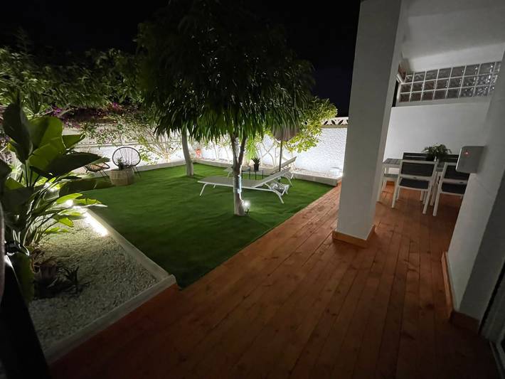 Entire apartment, Vacation Home 'Villa Sauces' with Mountain View, Shared Pool & Wi-Fi in Los Cristianos, Arona