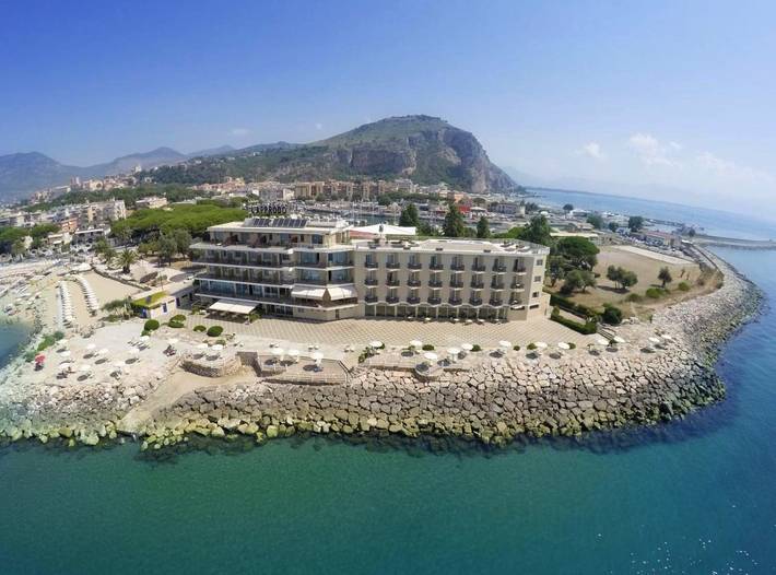 Hotel für 2 Personen, mit Whirlpool und Garten in Terracina