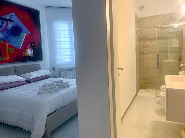Ferienwohnung für 2 Personen, mit Balkon und Terrasse sowie Garten und Ausblick in Surbo