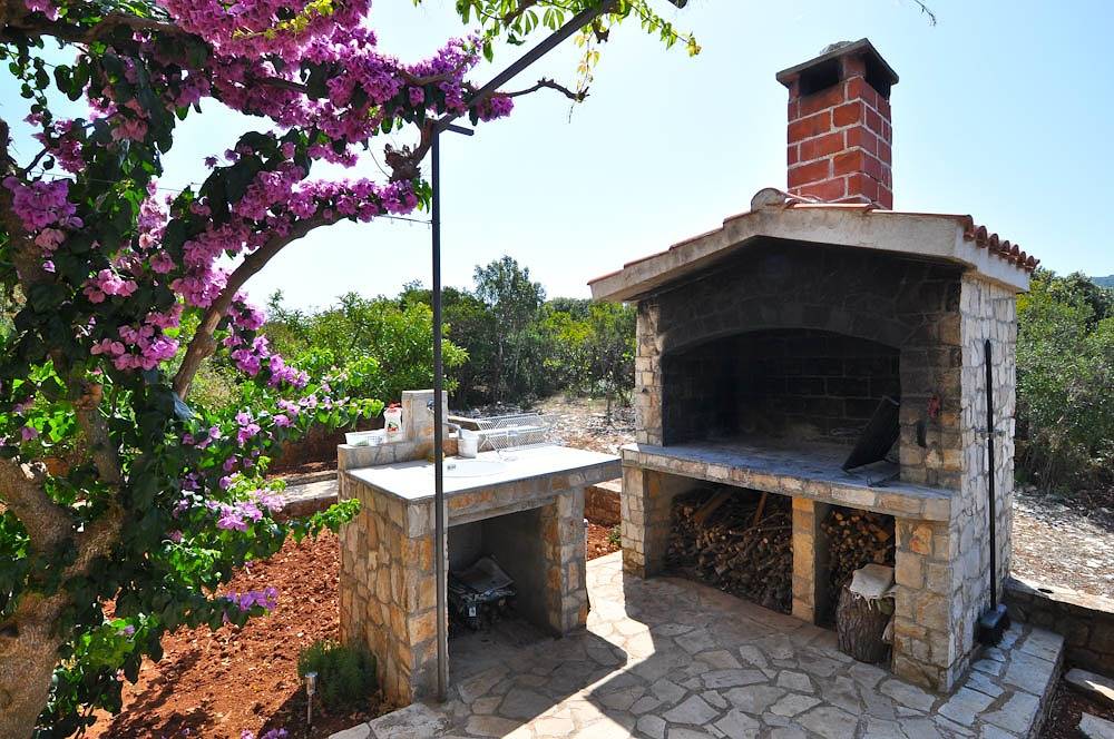 Ganze Wohnung, 3-Zimmer-Ferienwohnung mit Terrasse und Meerblick Necujam, Solta -a in Necujam, Solta