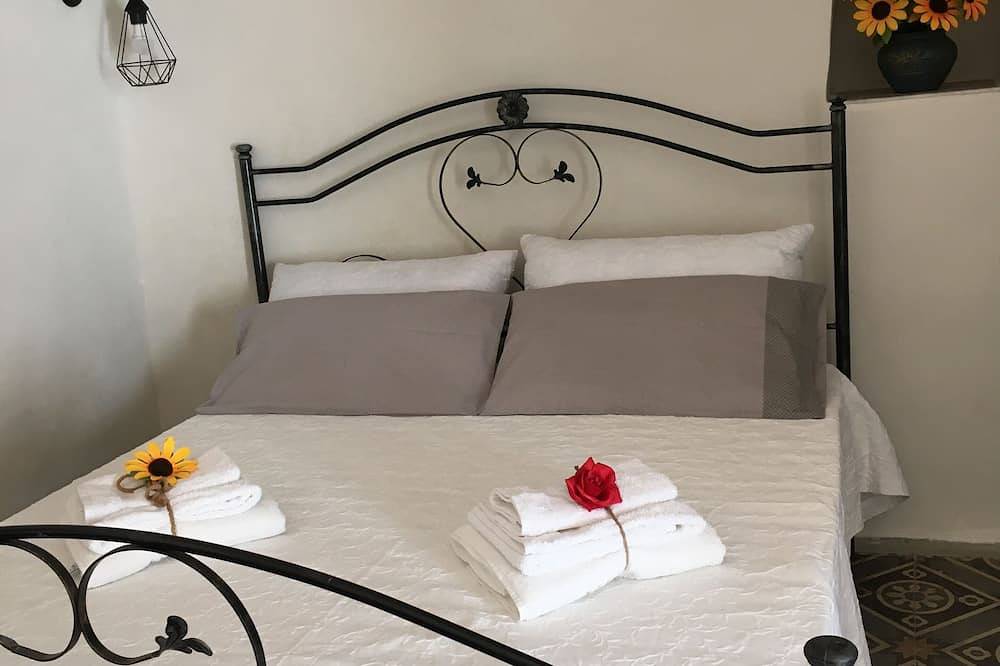 Independent apartment, ground floor, open space climate, bathroom, kitchenette in Martina Franca, Taranto Province