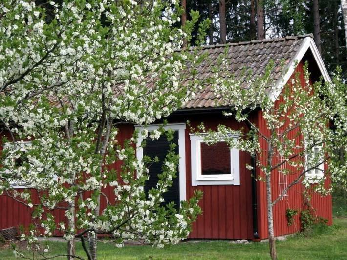 Hus för 4 Personer med trädgård in Vänern