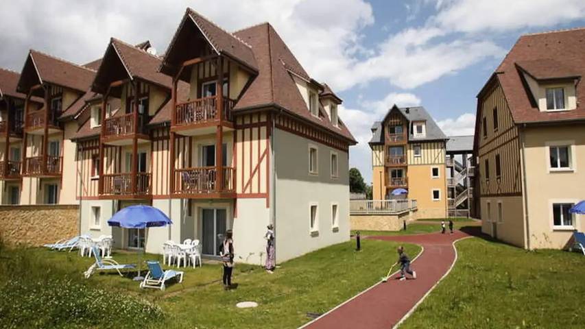Gîte pour 5 personnes, avec terrasse à Saint-Arnoult