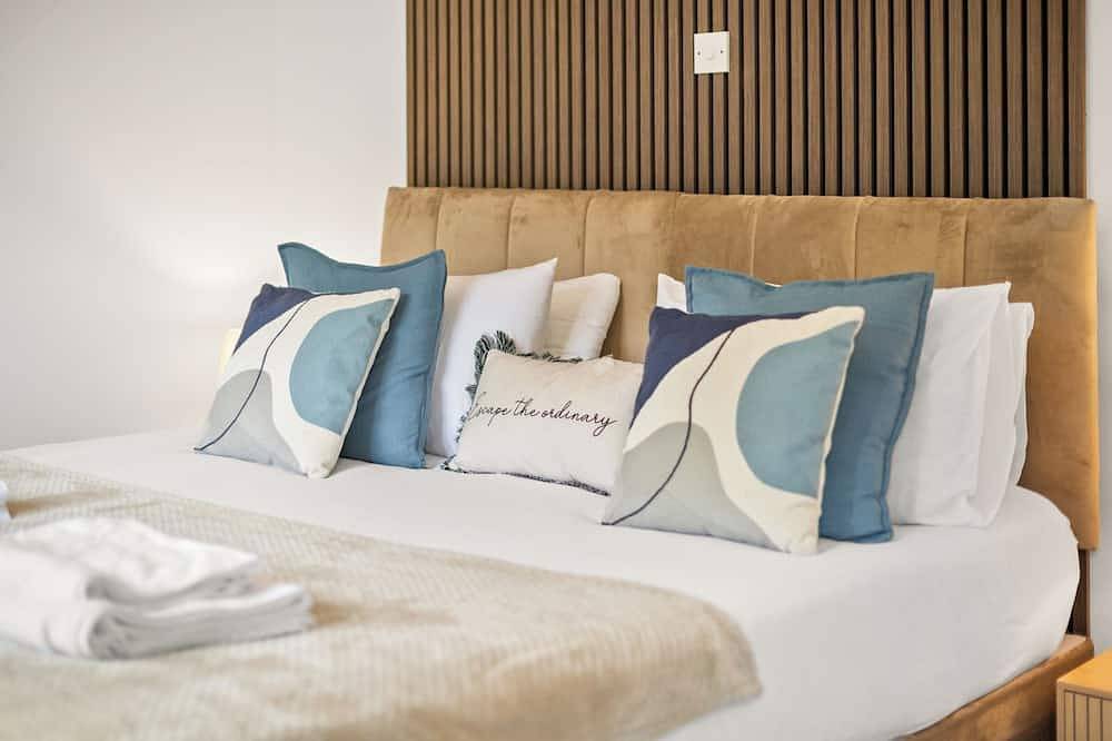 Stylish home I sleeps 8 I free parking in Thorpe Park, Surrey