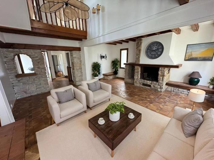 Location de vacances pour 12 personnes, avec terrasse, animaux acceptés à Cholet - 2