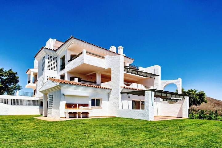 Apartamento de vacaciones para 4 personas, con jardín además de balcón y piscina - 1