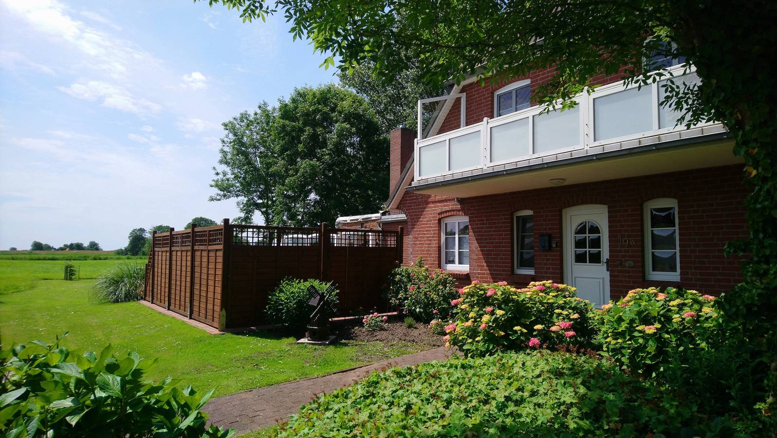 Ganze Wohnung, Ferienwohnung Michelsen" mit privater Terrasse, privatem Garten und Wlan in Nordstrand (Gemeinde), Nordstrand
