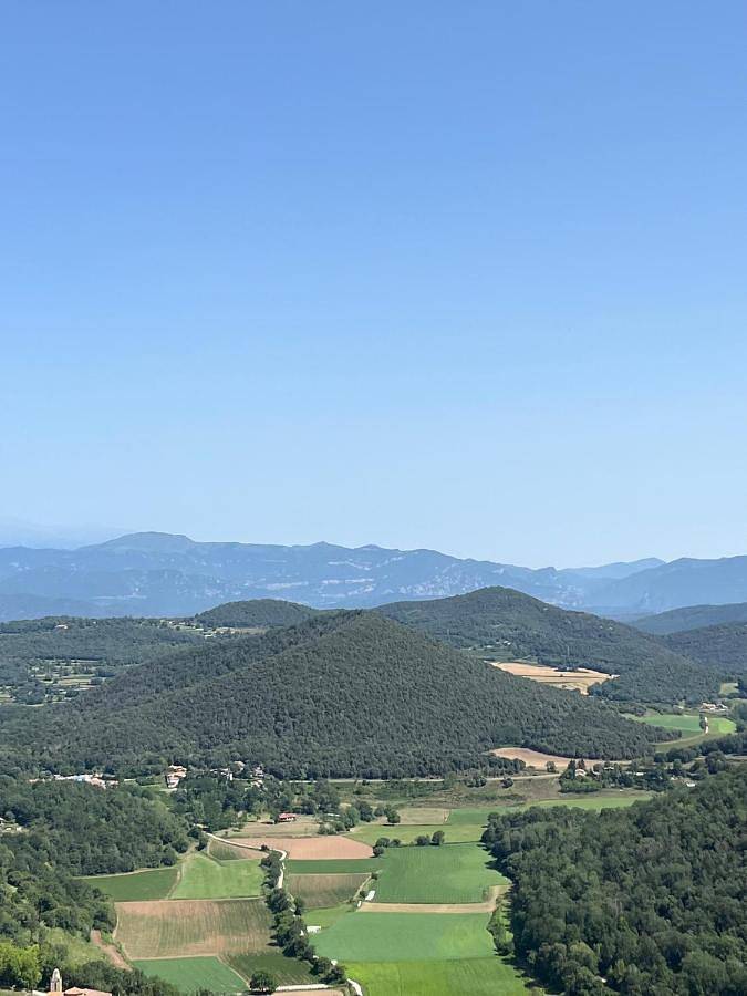Location de vacances pour 4 personnes, avec vue ainsi que piscine et jardin, animaux acceptés à Santa Pau - 2