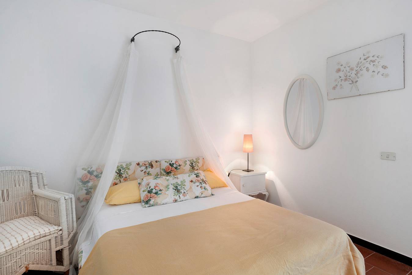 Camera 'Tripla' con Vista Montagna e Giardino Condiviso in Castiglione Chiavarese, Riviera di Levante