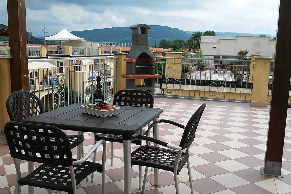 Apartamento entero, Pizzo Beach Club \"Summer Special\" 2 habitaciones, apartamento 13F con Wifi gratuito y 2 Terr in Pizzo, Provincia de Vibo Valentia