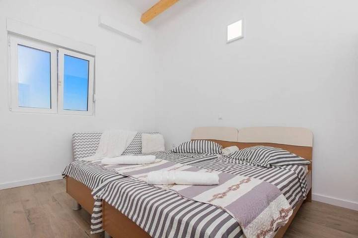 Ganze Wohnung, 2-Zimmer-Ferienwohnung am Strand Zablace, Sibenik in Sibenik, Šibenik-Knin