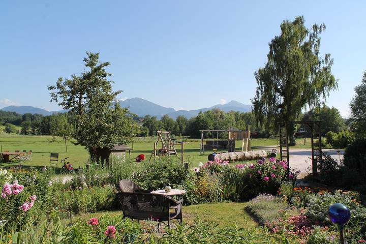 Stefanutti-Hof - Zimmer Nr. 2 - Doppelzimmer im Obergeschoss mit Etagen-Dusche/Wc in Grabenstätt, Chiemsee
