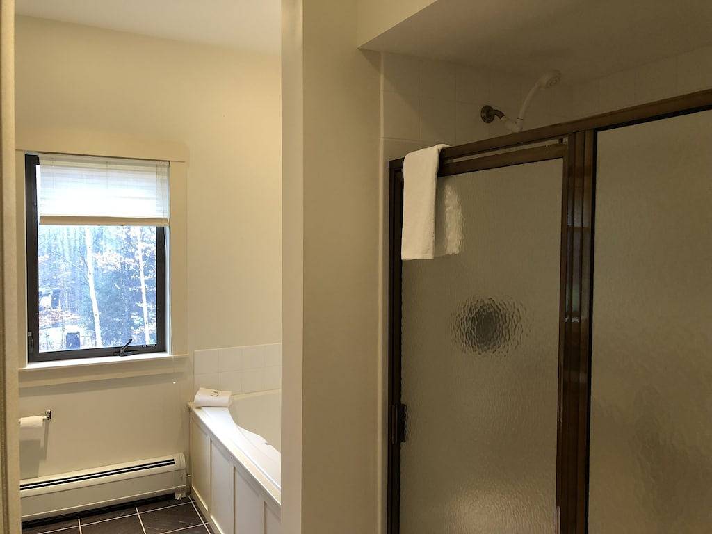 Ganze Wohnung, Lassen Sie Ihr Gepäck fallen und begeben Sie sich auf die Piste in dieser Ski-In / Out-Wohnung in den Lodges in Killington, Rutland County