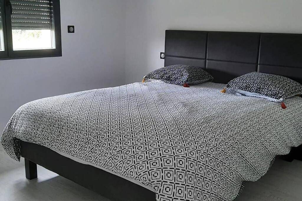 Three-Bedroom House in District de Lu'nan, Lot