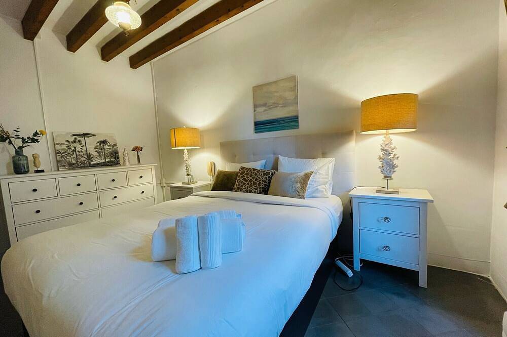 Holiday Home 'Ca'n Ruquet' with Mountain Views, Private Terrace & Wi-Fi in Campanet, Interior de Mallorca