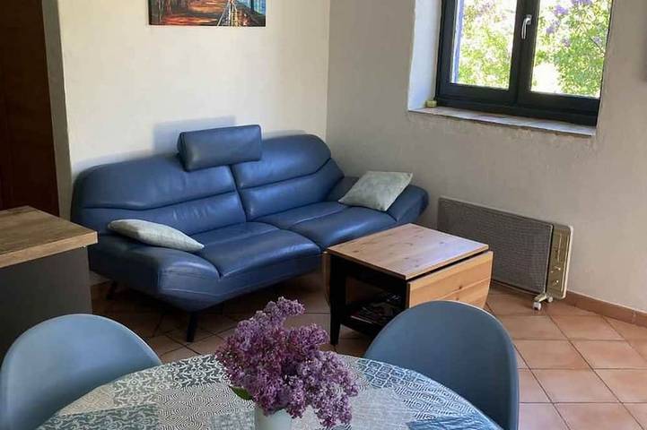 A l'Ombre des Tilleuls, Les Lilas 4-person gîte for rent in quiet village in Lagorce, Ardèche