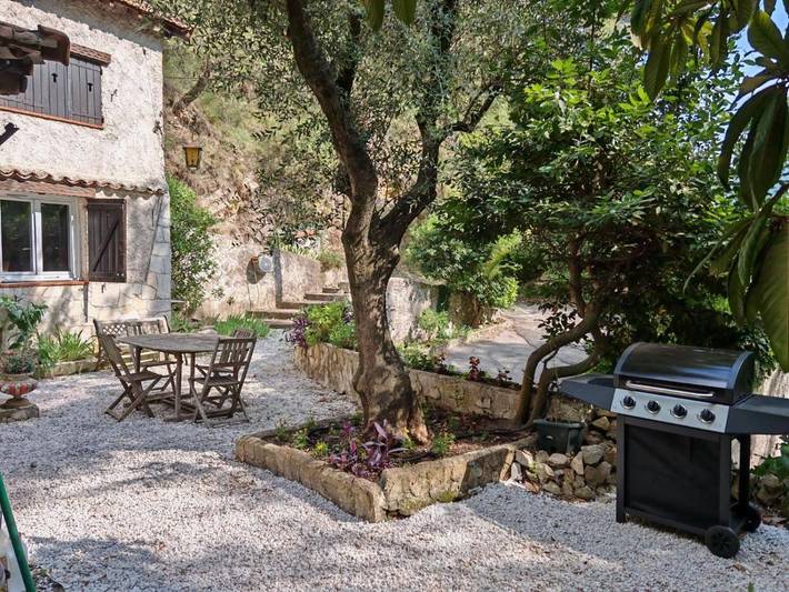 Location de vacances pour 5 personnes, avec vue et jardin à Tourrette-Levens