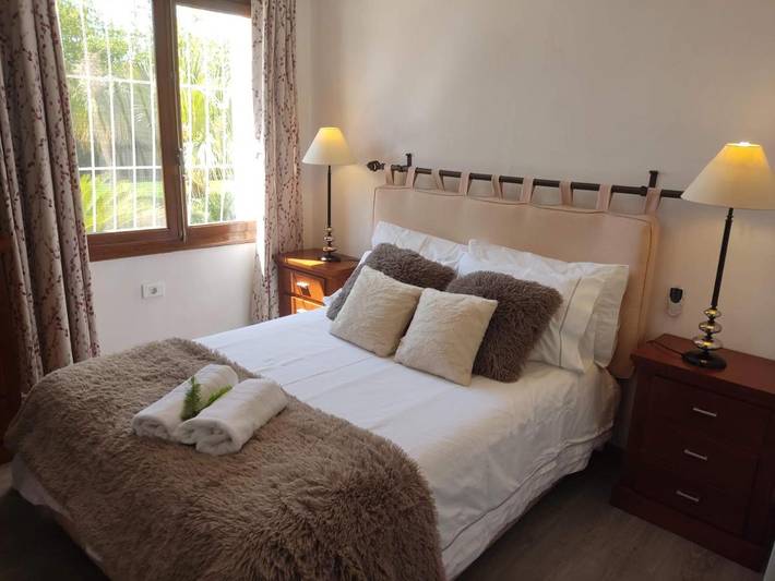 Casa rural para 9 personas, con piscina además de vistas y jardín, Familias con niños en Elche - 2