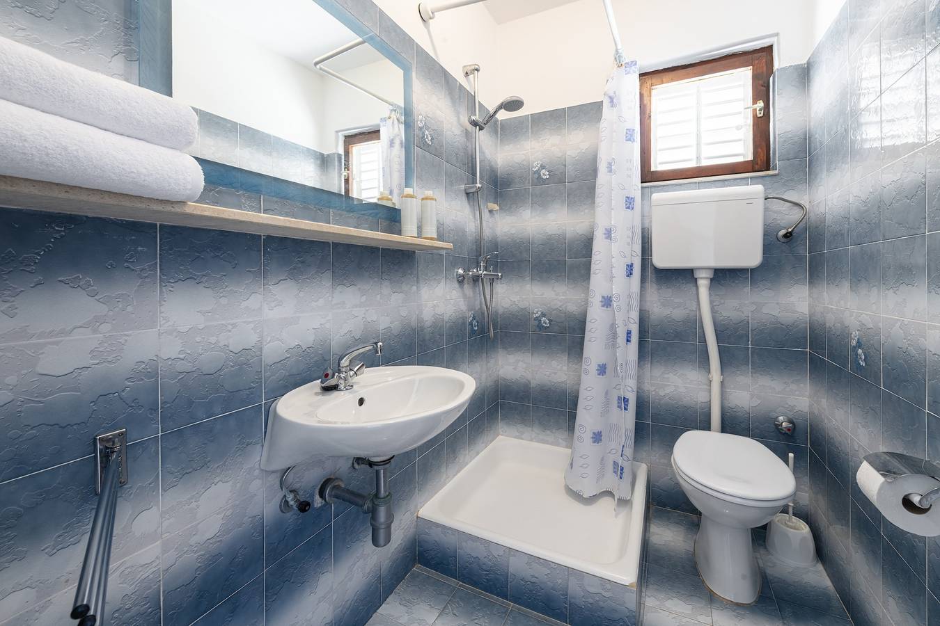 Guest House Rooms Rose- Comfort Double Room with Balcony and Sea View in Molunat, Dubrovnik-Neretva