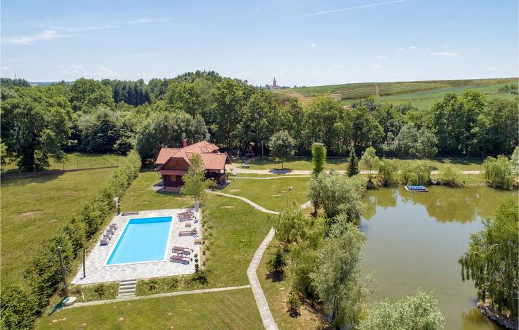 Gemütliche 1-Zimmer-Wohnung mit Pool und Terrasse, 2 km vom Fluss Česma entfernt in Sisak-Moslavina