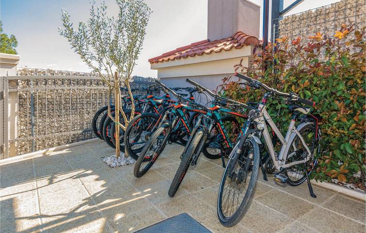 Charmante 2-Zimmer-Wohnung mit Pool in Küstennähe und mit guten Restaurants in Pridraga, Donji Karin