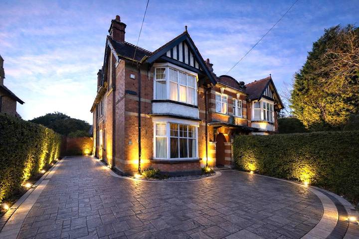 Holiday rental for 10 people, with Hot tub and Terrace as well as Garden in Staffordshire