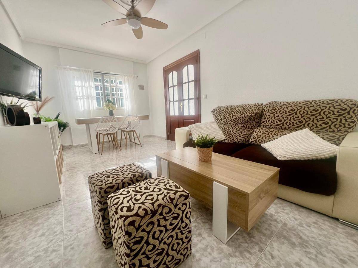 Apartamento entero, Casa Carmen primera linea de playa in Playa del Palo, Málaga