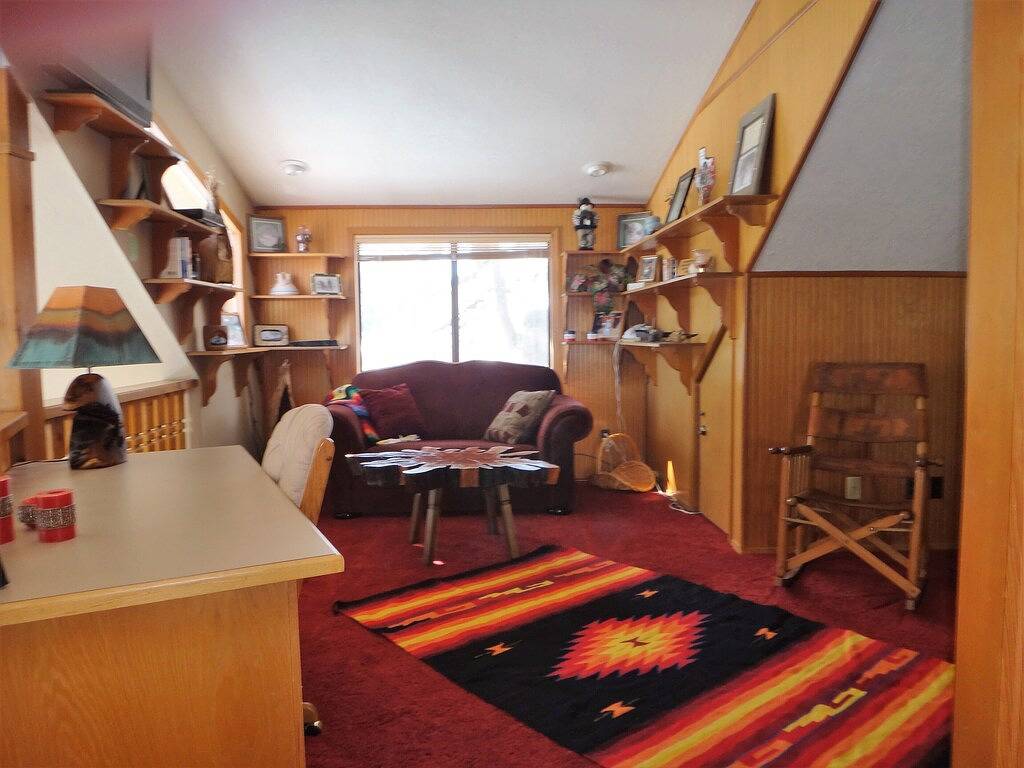 Bergseite Haus mit Blick auf Dorf und Skigebiet in Red River, Taos County
