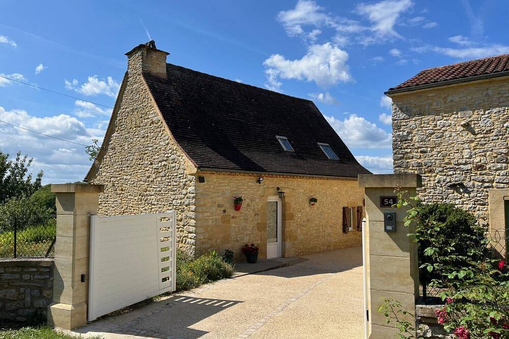Charmante maison périgourdine avec piscine partagée et Wi-Fi in Campagnac-lès-Quercy, Périgord Noir