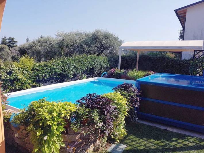 Villa per 6 persone, con Balcone e Terrazza nonché Giardino e Piscina a Soiano del Lago