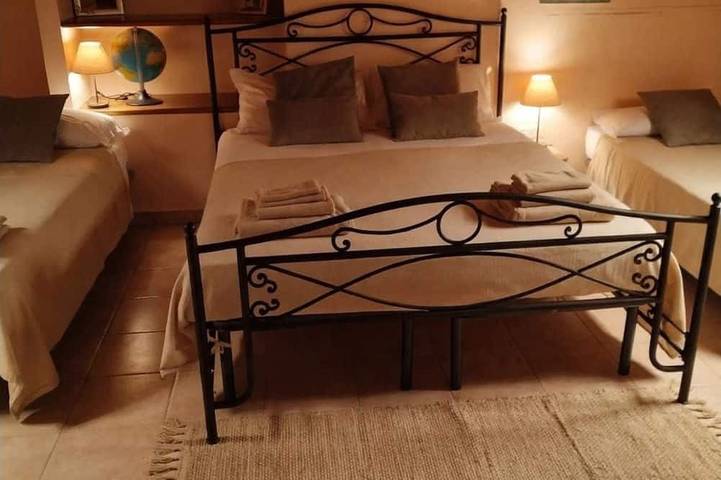 A 19th-century farmhouse with spacious grounds surrounded by greenery and a swimming pool in Agnone Isernia, Alto Molise