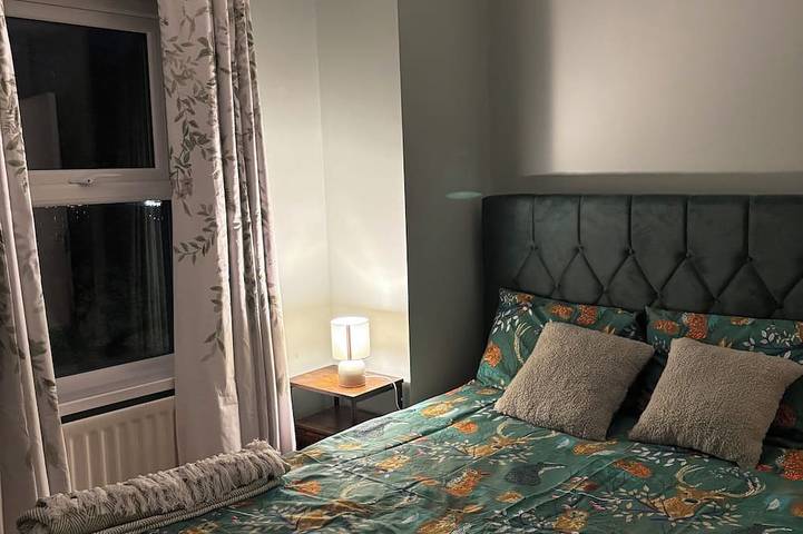 Stonehaven Donegal Town- Luxury Stylish Townhouse, Sleeps 6, Pet-Friendly Stay in Donegal, County Donegal