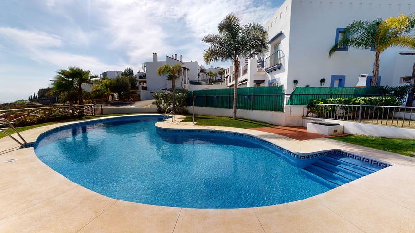 Apartamento para 6 personas, con Jacuzzi y Terraza además de Jardín y Piscina en Benahavís