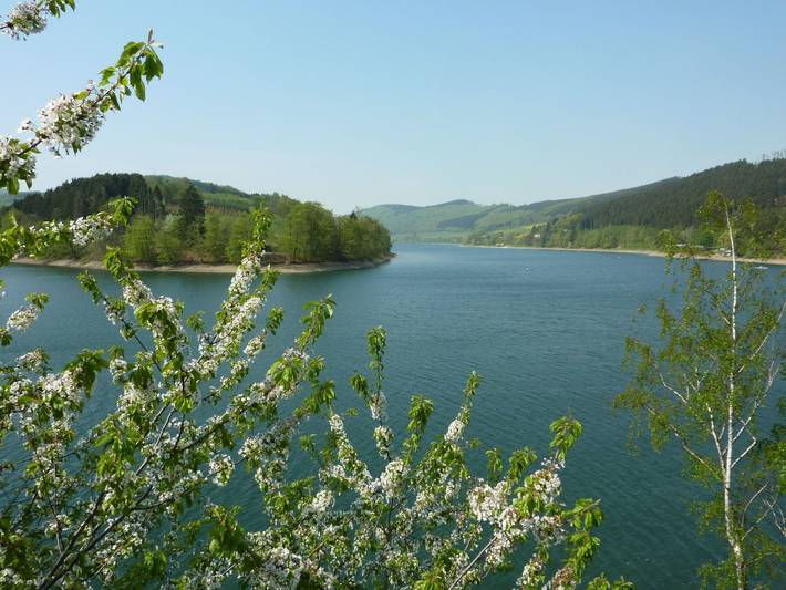 Ferienhaus für 4 Personen, mit Terrasse und Sauna sowie Seeblick
