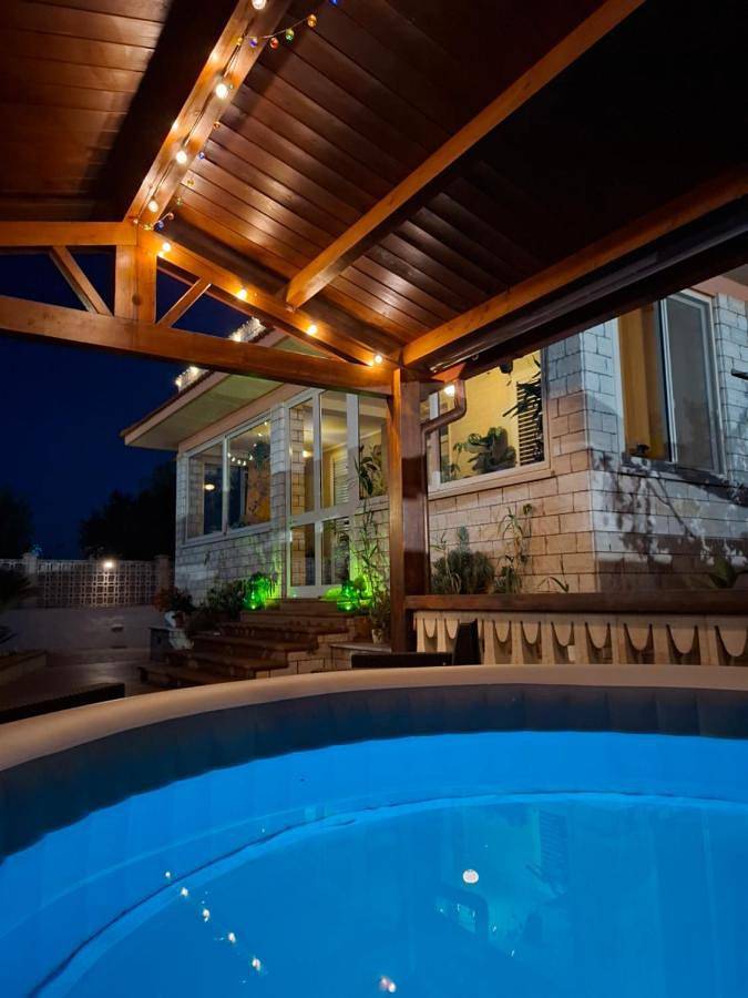 Bed and breakfast per 3 persone, con Idromassaggio e Terrazza nonché Giardino e Panorama a Conversano