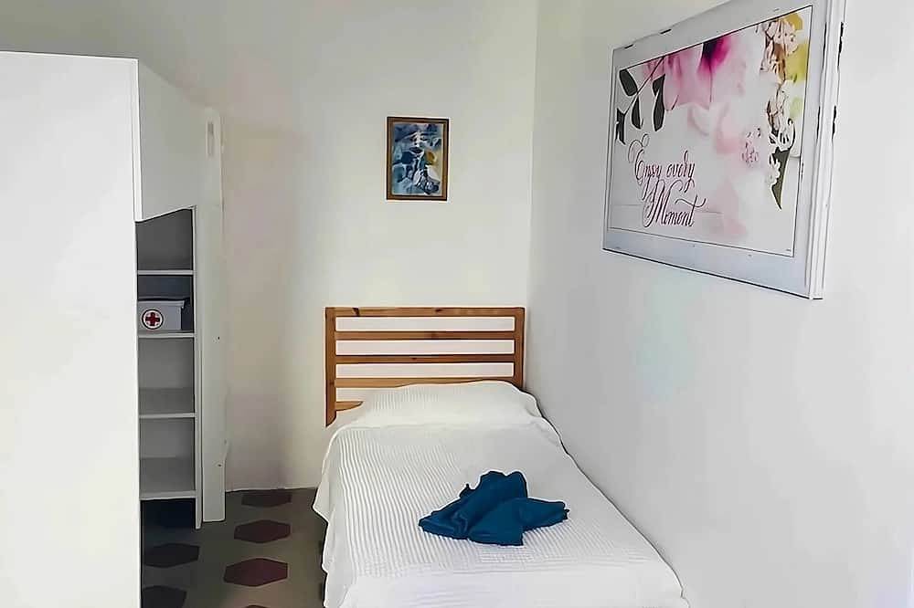 Entire apartment, Terrace overlooking the sea and 5 minutes from the \"Costa dei Trabocchi\" bike path in Ortona, Ortona (Municipality)