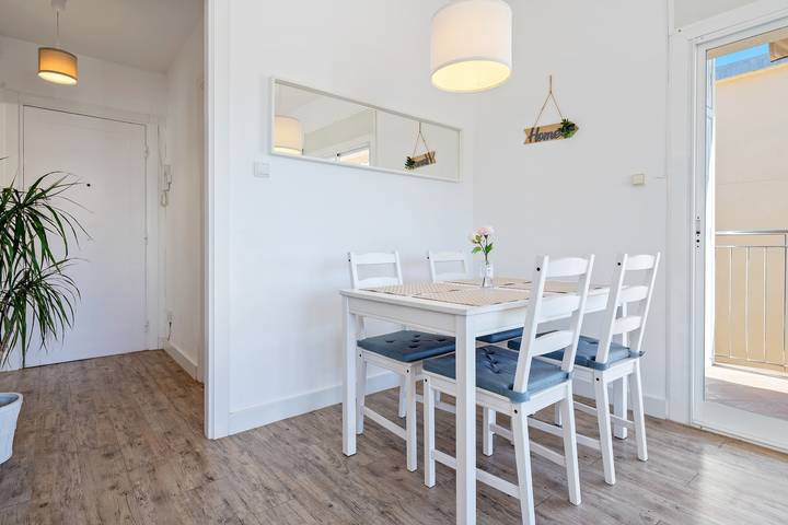 Apartamento entero, Apartamento 'Sweet Apt- Sea Views' con vistas al mar, Wi-Fi y aire acondicionado. in Platja de les Madrigueres (el Vendrell), Vendrell