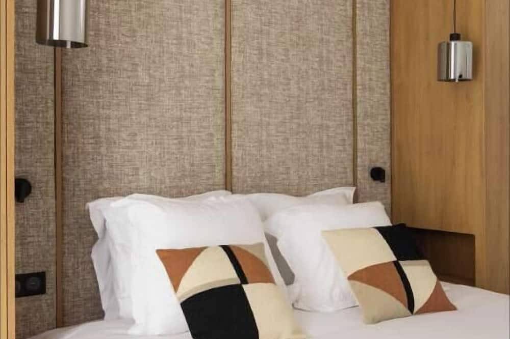 Ganze Wohnung, A Blend Of Minimalist Elegance, Parisian Flair Near Rue Mouffetard-Latin Quarter in Paris, Ile de France