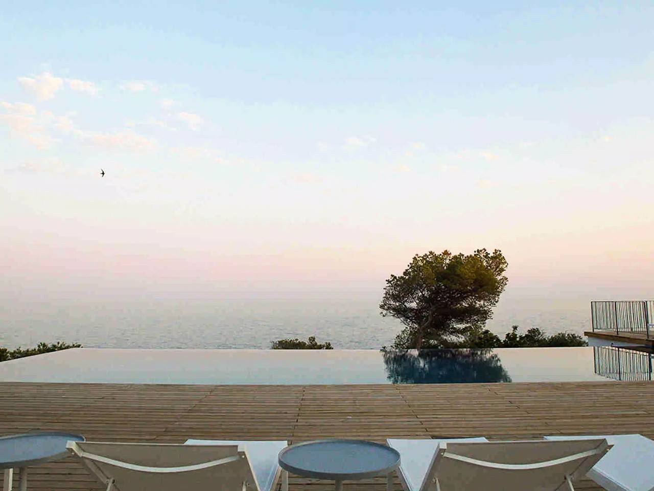 12 personas in Villanueva y Geltrú, Garraf