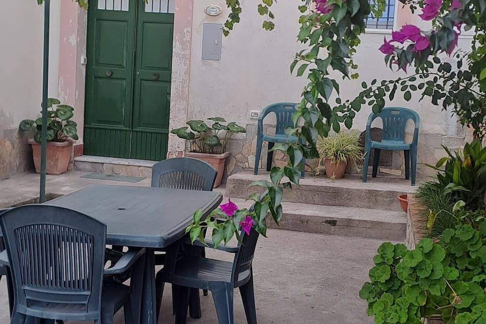 Ganze Wohnung, Ancient atmospheres and modern comfort, between rock and sea in Furore, Amalfiküste