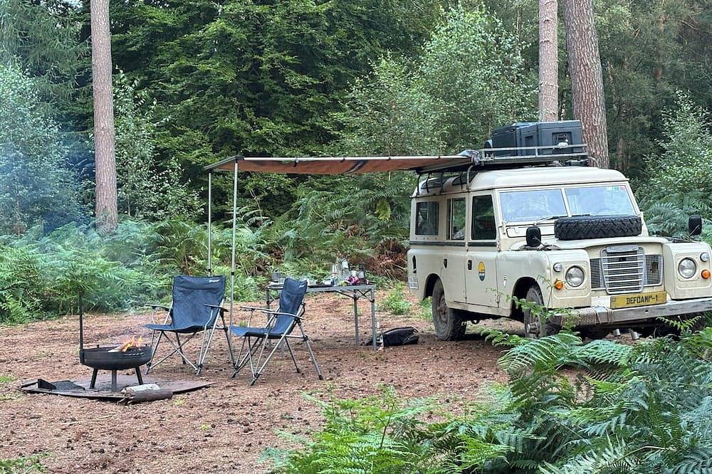 Unusual glamping accommodation in a Land Rover that you drive! in Rixensart, Wallonisch-Brabant