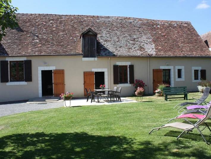 Gîte pour 14 personnes, avec jardin et terrasse, animaux acceptés à Mareil-sur-Loir